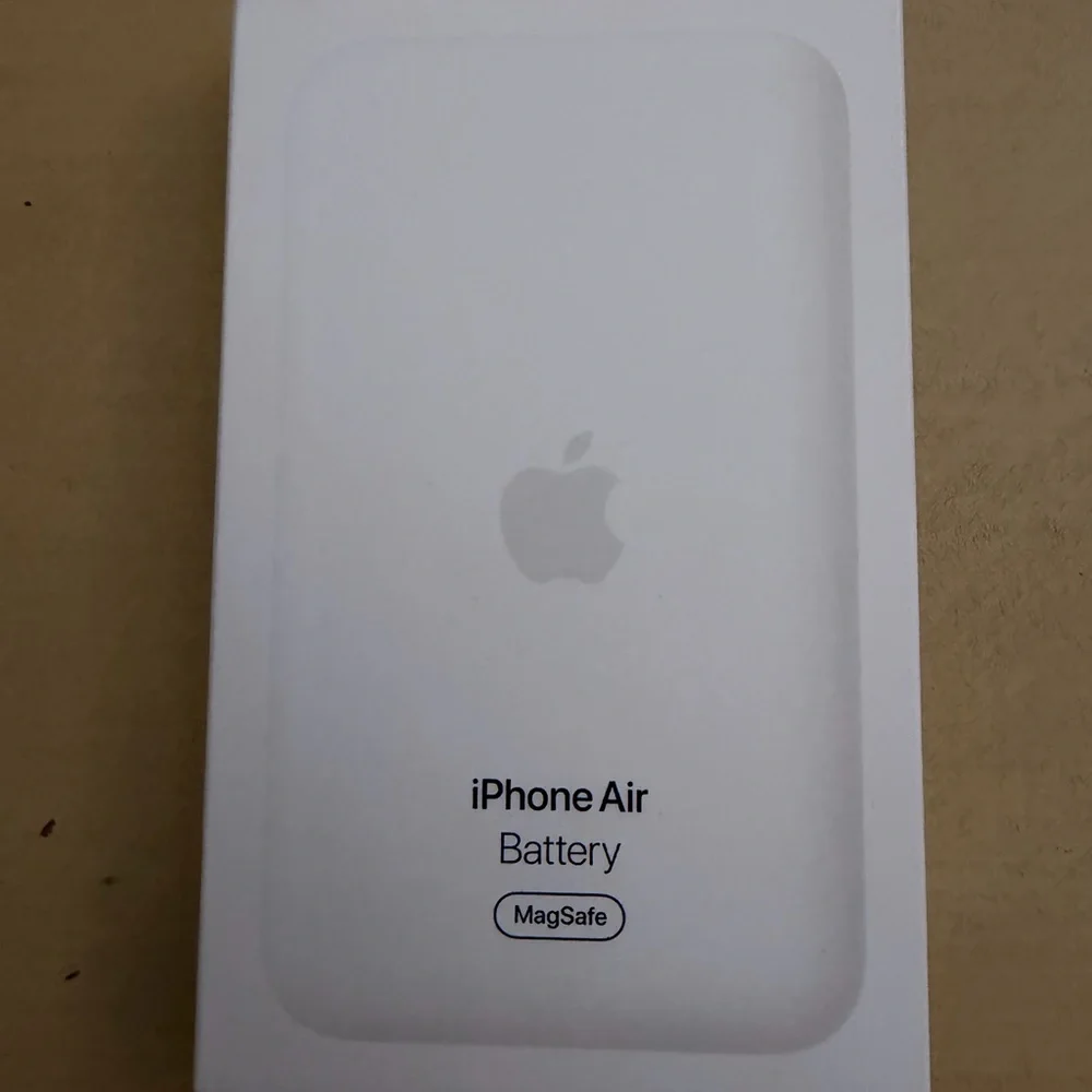 Apple MagSafe Battery Pack - White